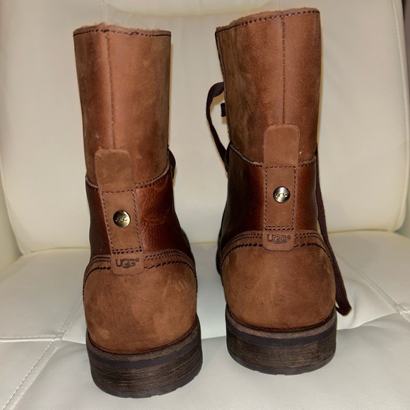 Warm and stylish Ugg boots - Picture 2 of 9